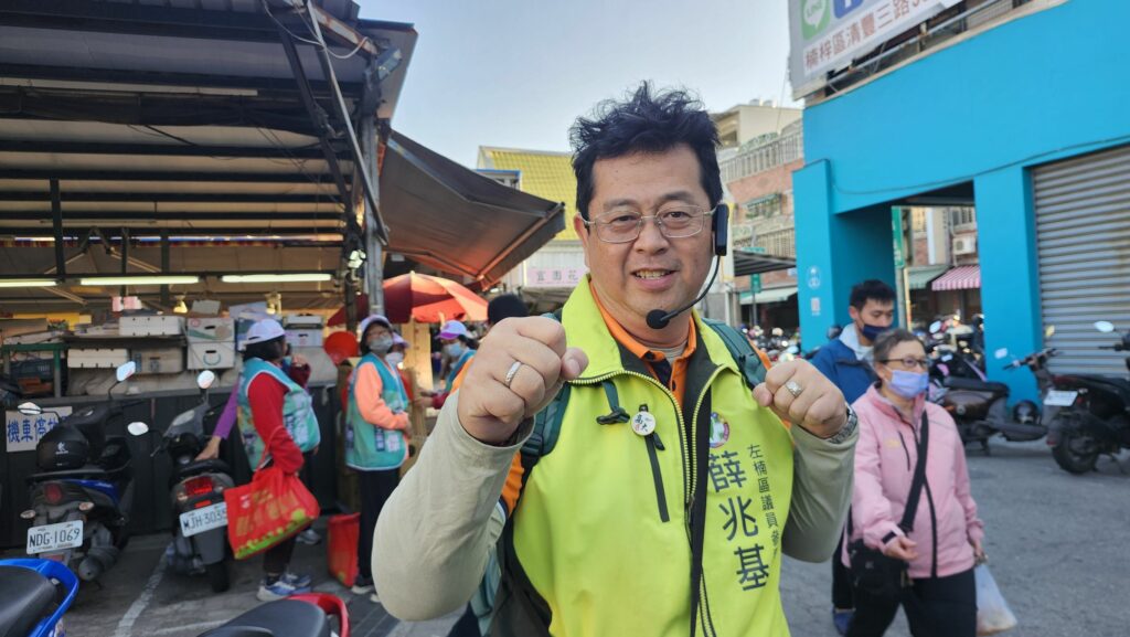 另類政治哲學結合武俠文學    薛兆基式政治武俠精神轉化社會當代公共空間中價值混亂、立場先行的現象，引發讀者對現實政治的對照與反思