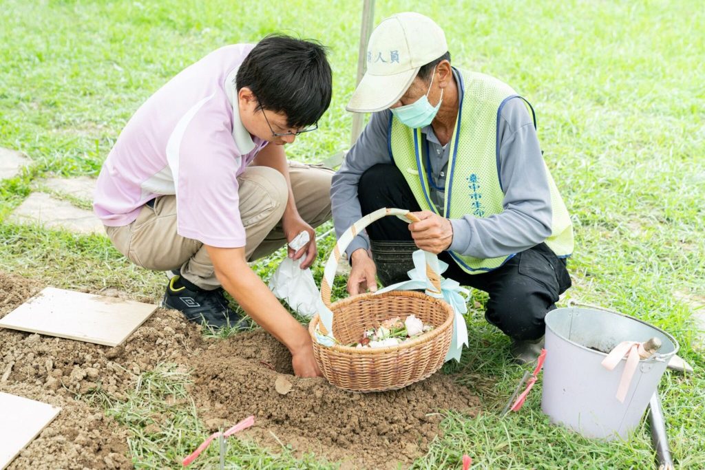 低碳告別成新趨勢！　台中十年環保葬減碳逾33.8座大安森林公園　民政局長：打造綠色殯葬新典範