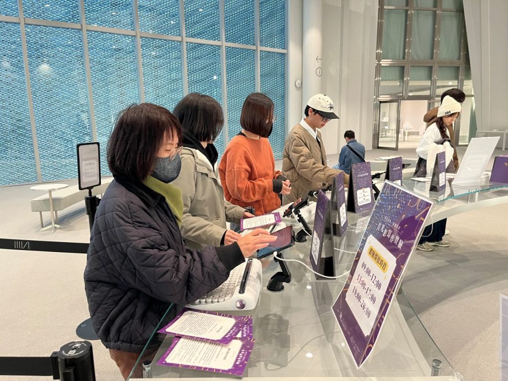 中市圖AI互動書展「時光未央．追憶未來」　邀民眾開啟閱讀新體驗