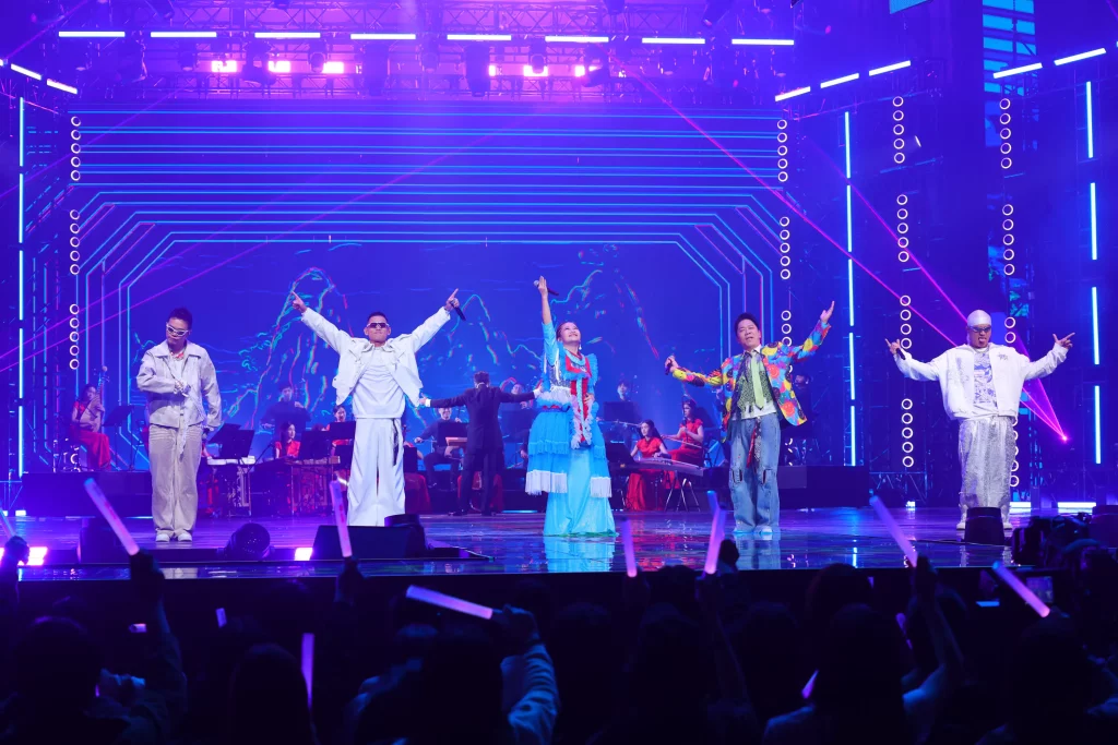 WE ARE 我們的除夕夜跨世代共演 春節最大KTV包廂