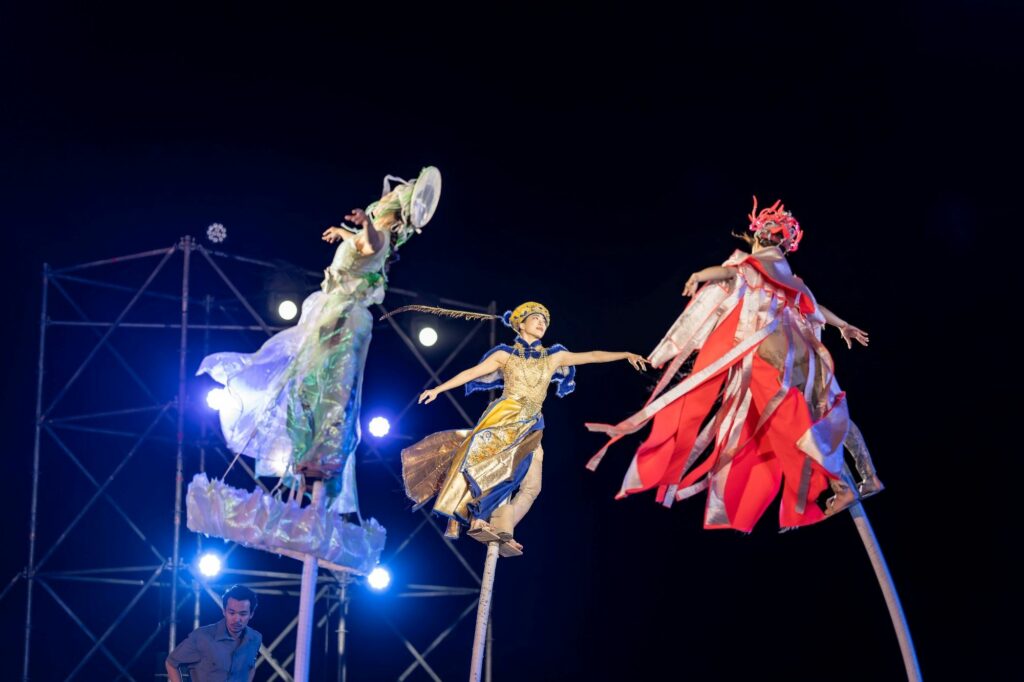 屏東落山風藝術季《海口狂想曲》 　民眾震撼台式芭比狂歡派對點