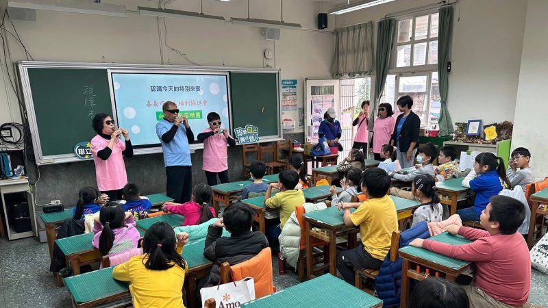 港灣新聞網 / 林妙香老師攜手盲人協進會　嘉市校園打造同理與品格教育