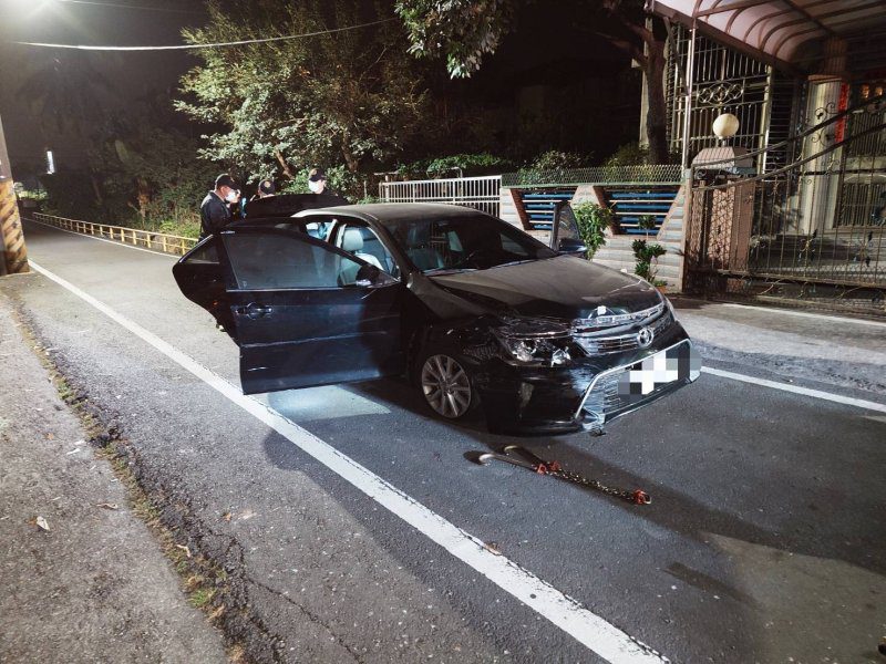 港灣新聞網 /  內埔昭勝路警匪追逐！ 通緝犯拒檢逆撞警車　警方依法開槍制止