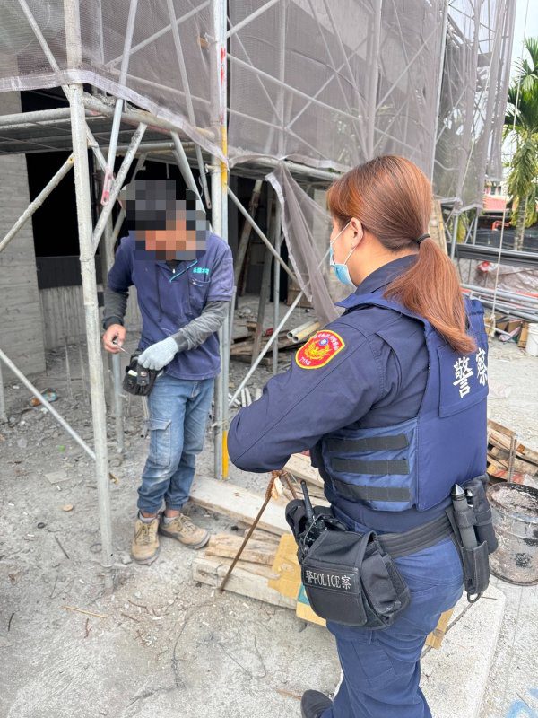 港灣新聞網 /  鑰匙忘拔恐遭竊　內埔警主動代保管守住民眾愛車
