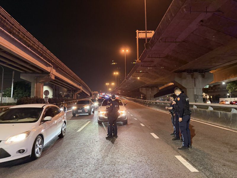 港灣新聞網 / 仁武拒檢逃逸還衝撞　警方依法開槍成立專案小組追緝
