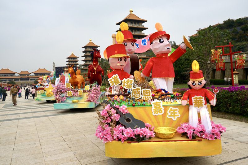 港灣新聞網／ 馬年走春熱點鎖定佛光山 飛馬主燈加無人機秀點亮高雄夜空