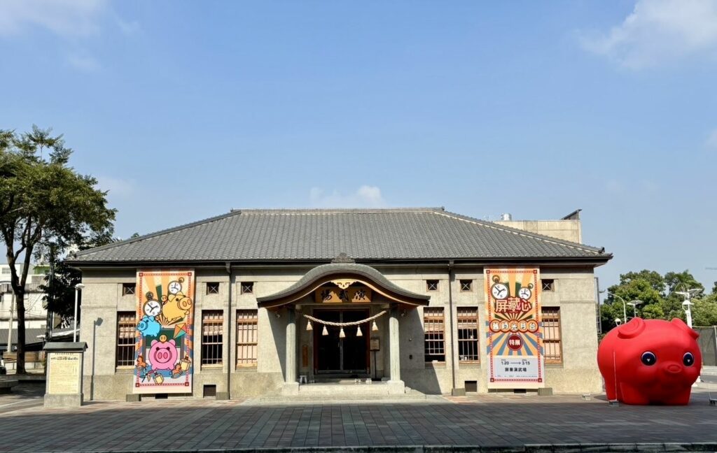 屏東演武場時光回到童年　柑仔店、大紅豬撲滿添年味