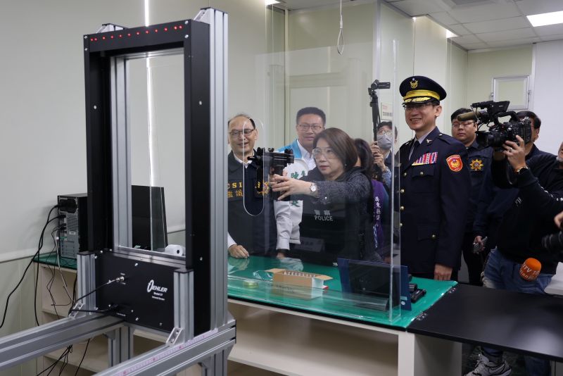 屏縣警建置國內最南端槍彈實驗室及添購警用裝備　強化鑑識量能及員警安全防護 