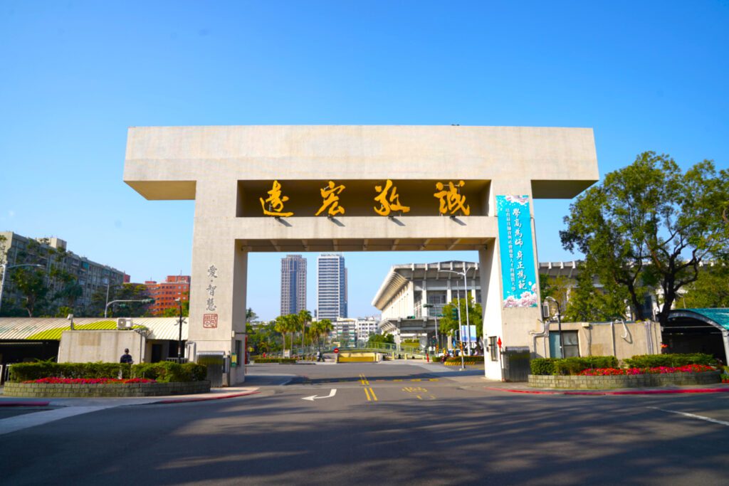 高雄一考區圓滿完成學測試務 王校長祝福考生心想事成