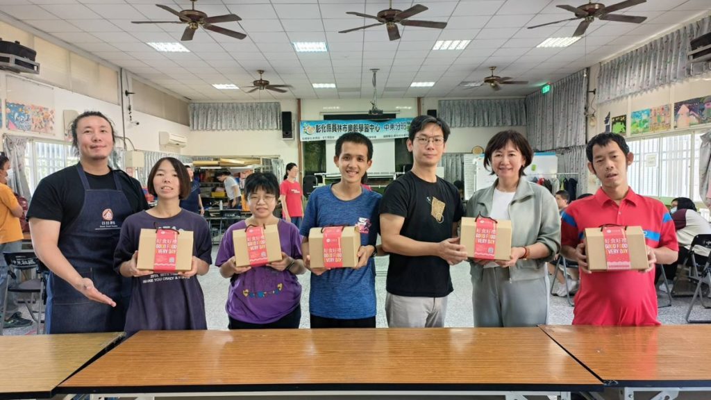 身心障礙者畫作成禮盒視覺  創作成果正式進入市場