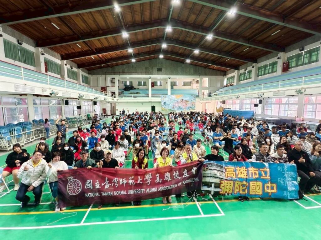 高雄市彌陀國中迎來玫瑰墓樂團第500場音樂講座　震撼師生