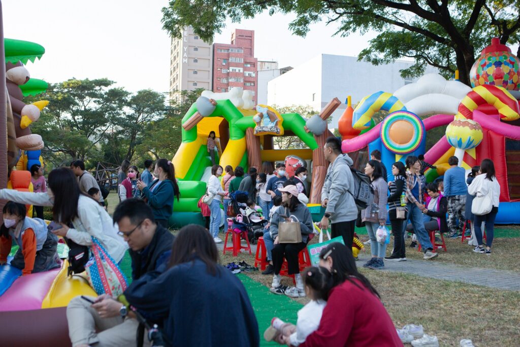 不走演講造勢路線　林哲弘以親子園遊會凝聚鹽埕