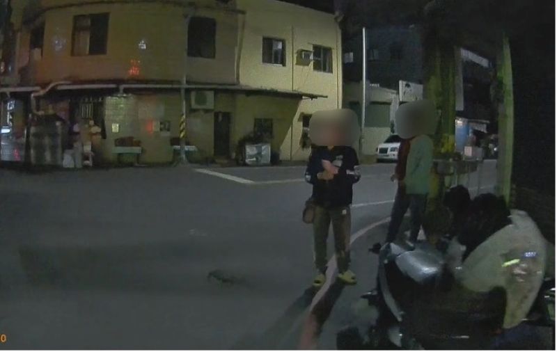 外籍移工出車禍　暖心內埔警熱心服務
