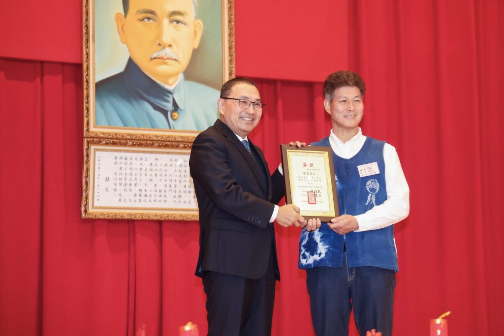 新北農民節獻大禮！侯友宜表揚 50 位優秀農民     全國首推「雙保 PLUS 健檢」