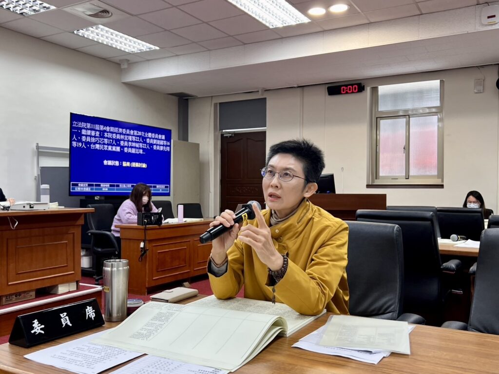 禁止餵食不會讓遊蕩犬貓消失，只會讓問題失控 林岱樺：減量靠管理，不是靠斷糧