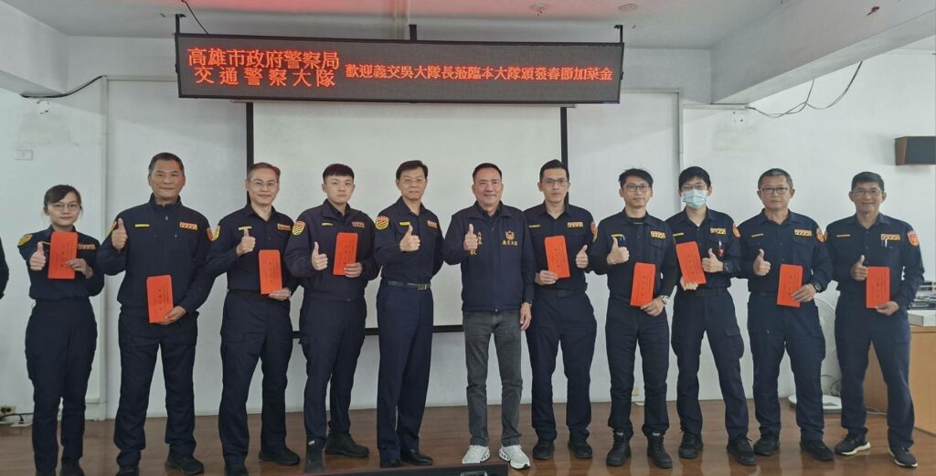 義交大隊長吳俊毅春節前夕致贈加菜金　肯定交警執勤辛勞