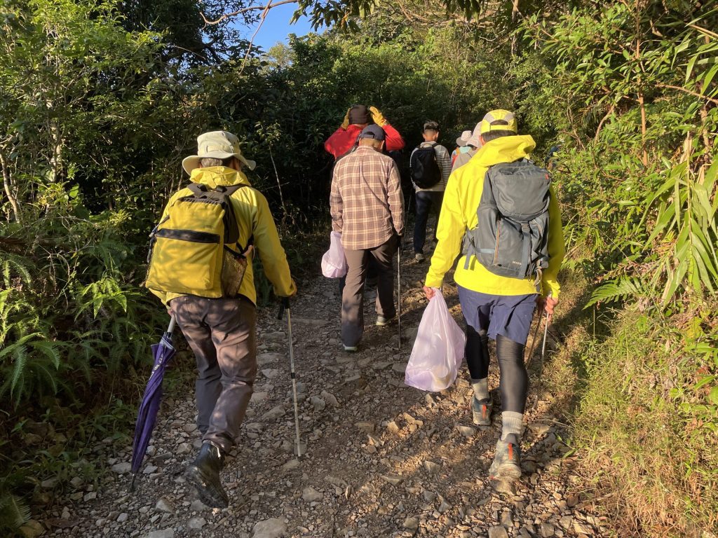 公私協力守護抹茶山  志工淨山巡檢步道設施