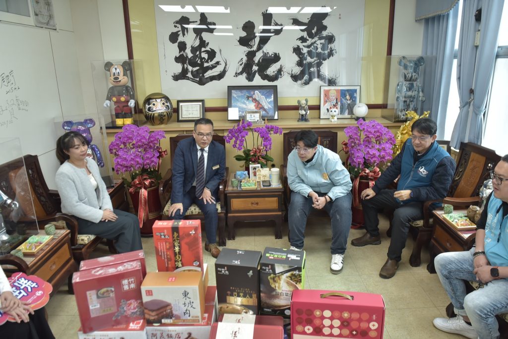 嚴選知名年菜禮盒  遠百花蓮攜手市公所送暖老家協會