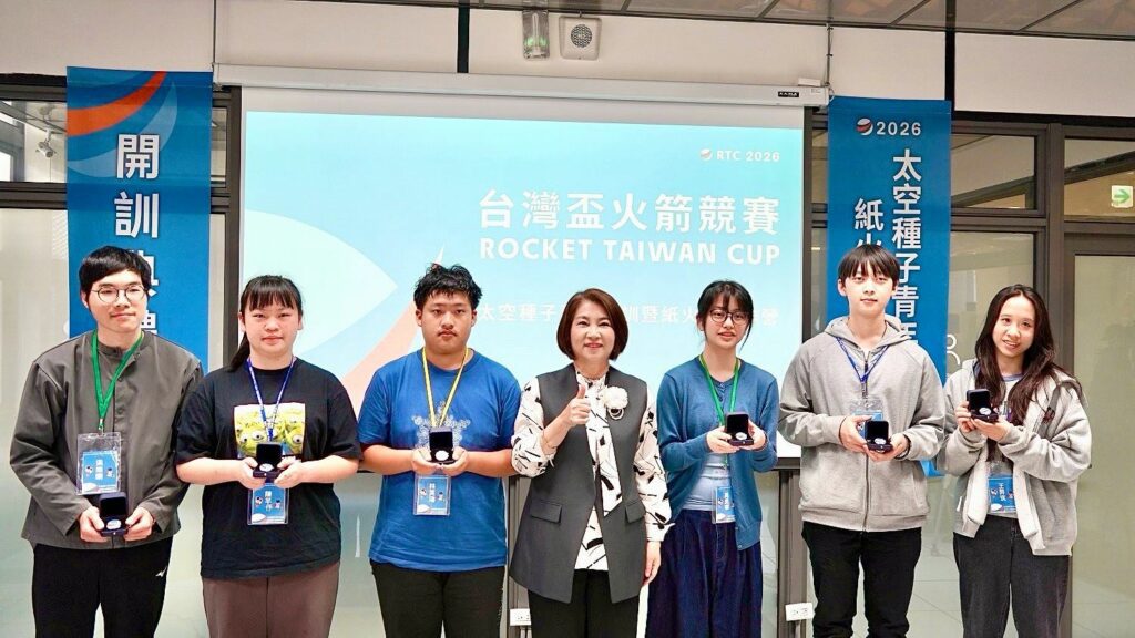 太空種子青年培訓暨紙火箭製作營　結合太空產業與教育青年齊聚築夢