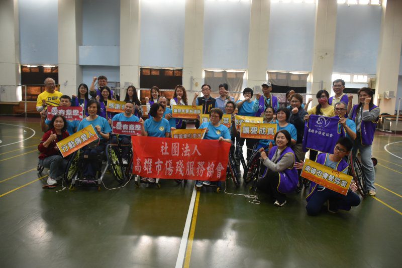 港灣新聞網／歲末送暖不打烊　傳愛協會陪翔鷹羽球隊迎新年