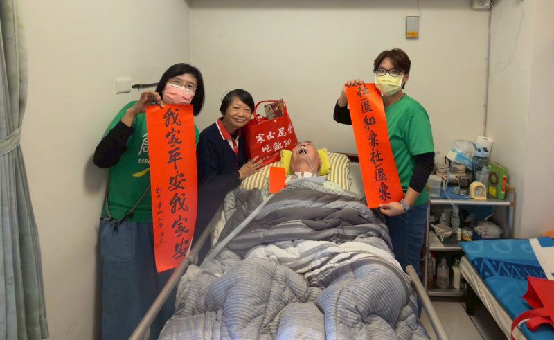 港灣新聞網／春節送暖不停歇　寒士吃飽30高雄分會啟動送愛行動