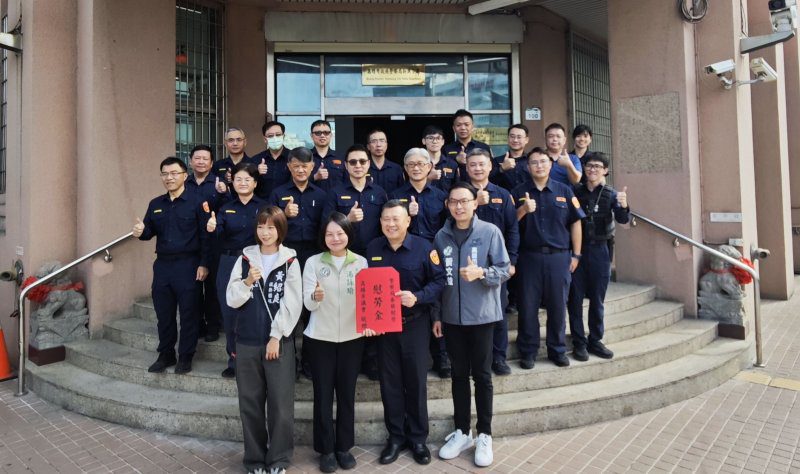 港灣新聞網／挺警察就是挺治安！黃文益、湯詠瑜慰勞新興分局發放獎勵金