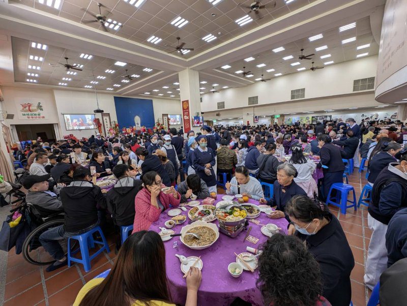 港灣新聞網／一甲子初心不變　慈濟高雄冬令發放讓愛回家