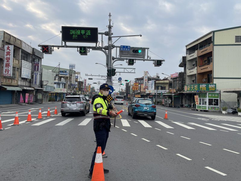 港灣新聞網／春節9天車潮爆量！臺1線調撥車道＋空拍監控 枋寮警完整疏導攻略一次看