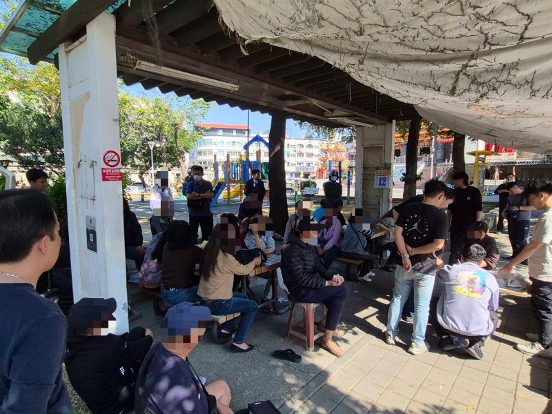 港灣新聞網／年前公園聚賭被抄！