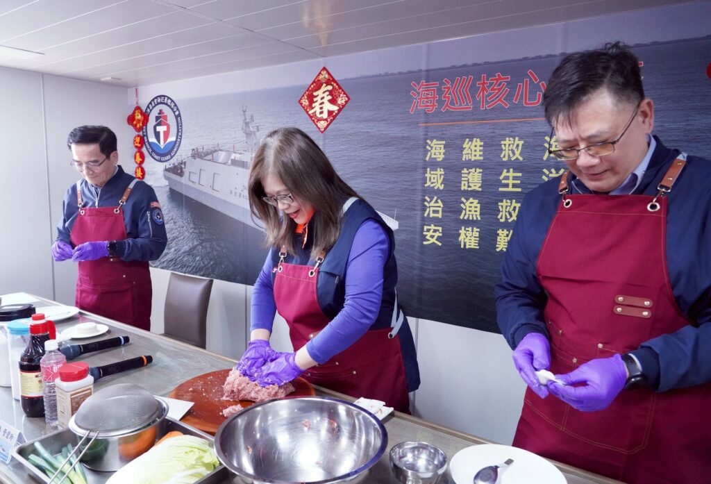 連三年親自為海巡手作圍爐年菜　管碧玲：疼惜與關懷料理入味，謝謝您們守護國家!