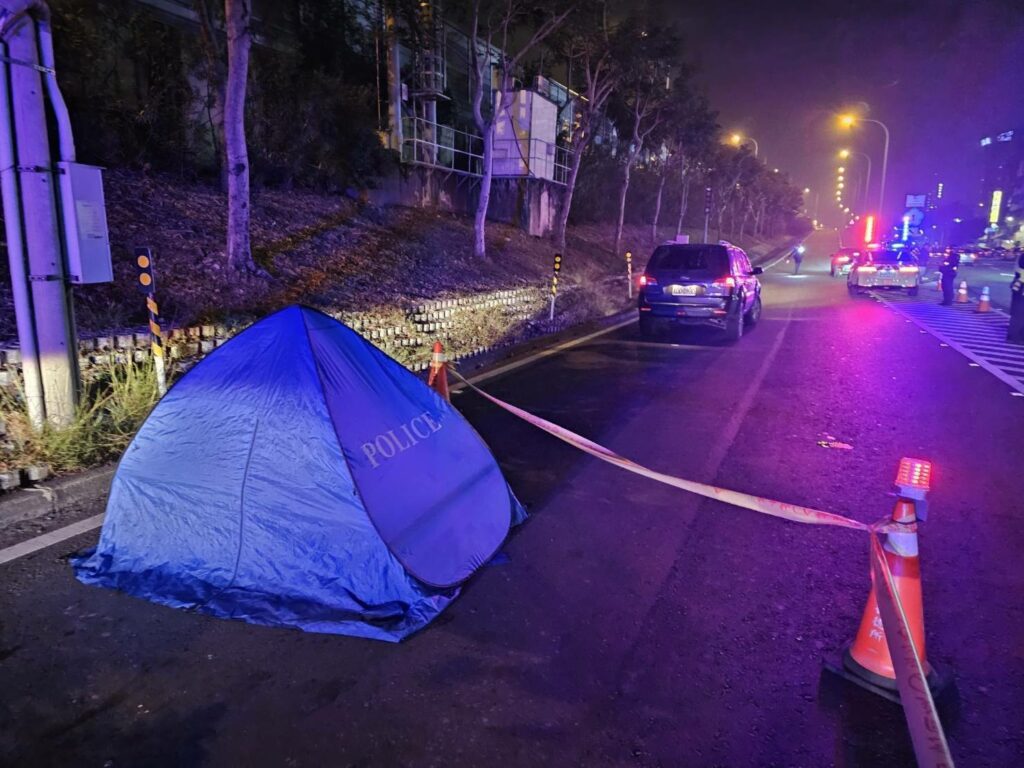 高雄市中正路交流道北上閘道口高姓男子被三車輾斃 其中一車肇逃警開罰