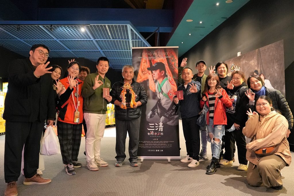 《燈火裡的祢：三清紀事》 以信仰安放不安，那些在香煙裡被看見的人心