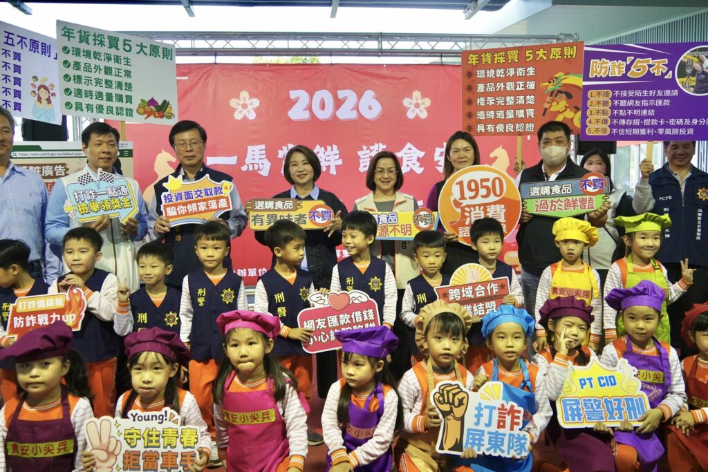 周春米縣長率隊前往黃昏市場　提醒食品安全與宣導防詐騙