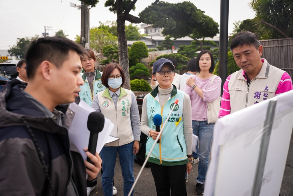 鳥松區路面待改善　林岱樺現勘促跨機關協調 國防部納入經費檢討、汛期前完工
