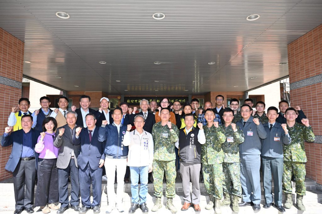 農曆春節將屆  代理縣長率團敬軍致贈加菜金