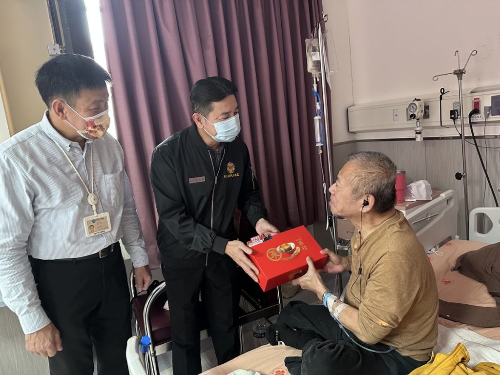 榮服處春節前夕關懷送暖   慰問台中榮總住院榮民