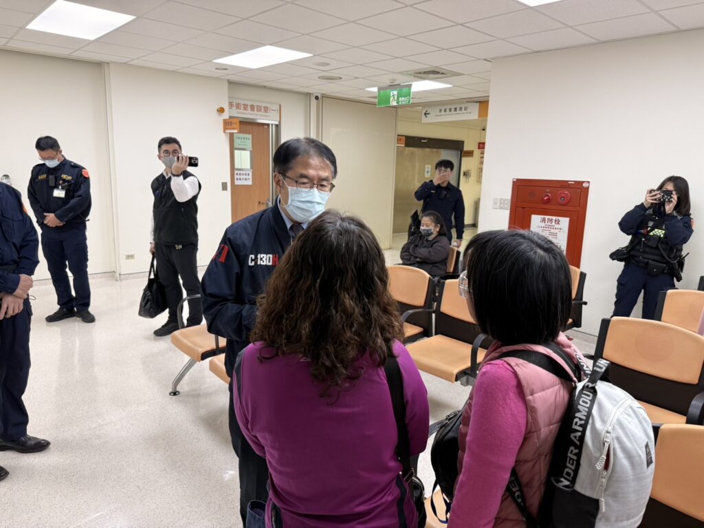 台南市發生隨機持刀傷人事件　黃偉哲市長第一時間趕往成大醫院關心傷者