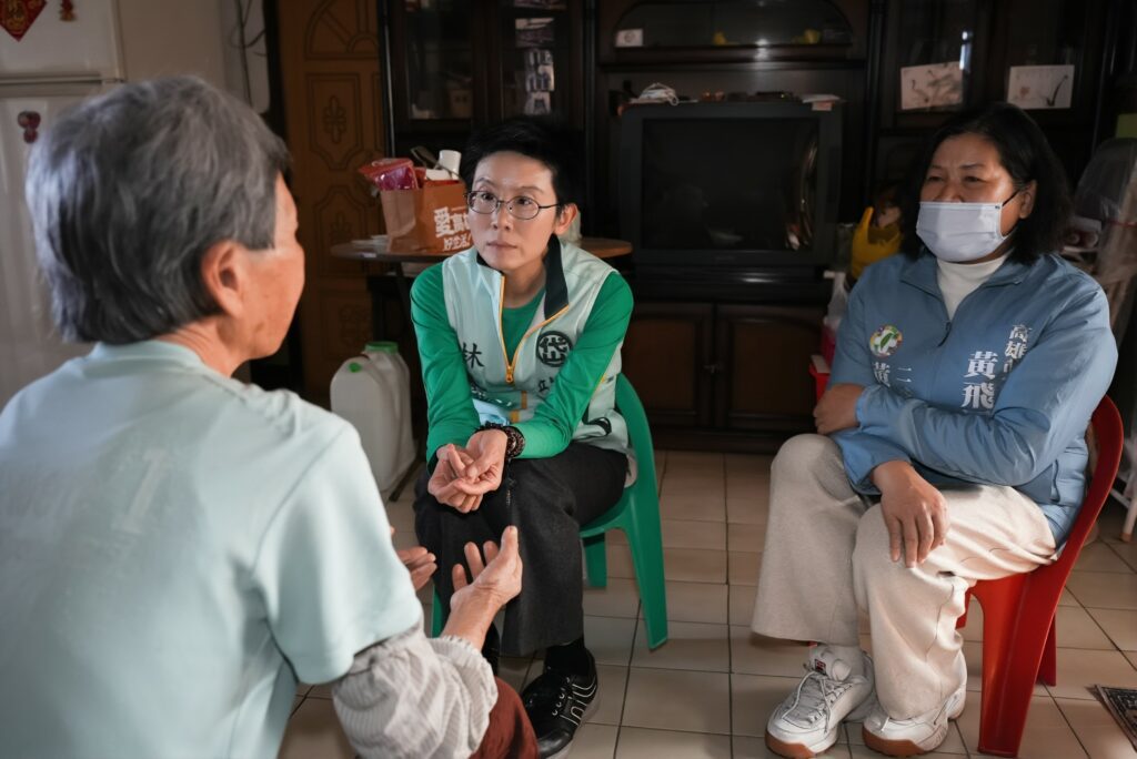 歲末把溫暖送進家門口  林岱樺親訪獨居長者：制度外的缺口需公私協力補位