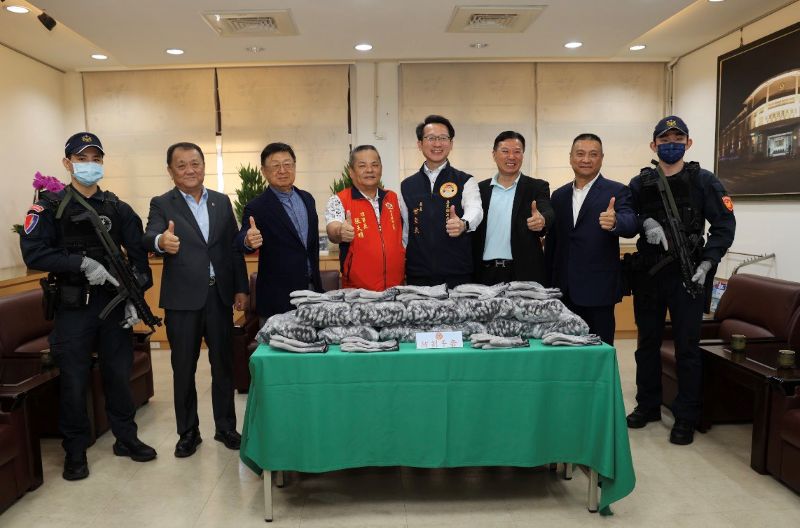 熱心企業捐贈應勤裝備　提升員警執勤安全防護