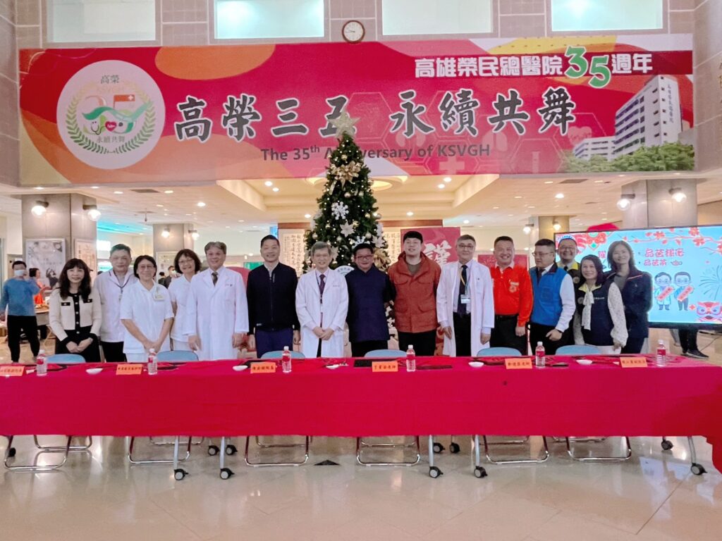 高雄榮總「躍馬揚蹄，品茗揮毫」贈春聯活動溫馨登場 金馬躍彩迎年順　共築友善職場新氣象