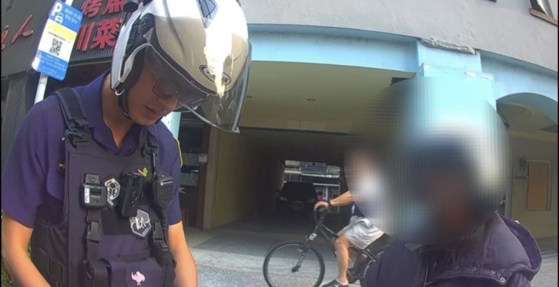 港灣新聞網／變換車道未打方向燈露餡！高雄苓雅警查獲毒駕　依托咪酯菸彈當場查扣
