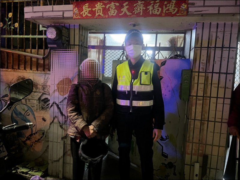 港灣新聞網／天黑找不到回家路！內埔暖警護送八旬迷途婦平安返家