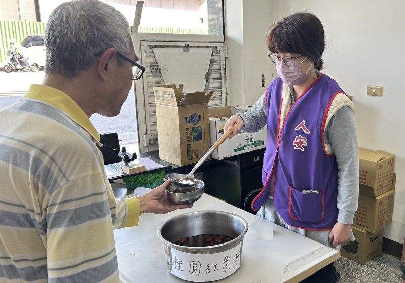 港灣新聞網／春分送暖！人安基金會關懷寒士　助街頭弱勢迎向新生