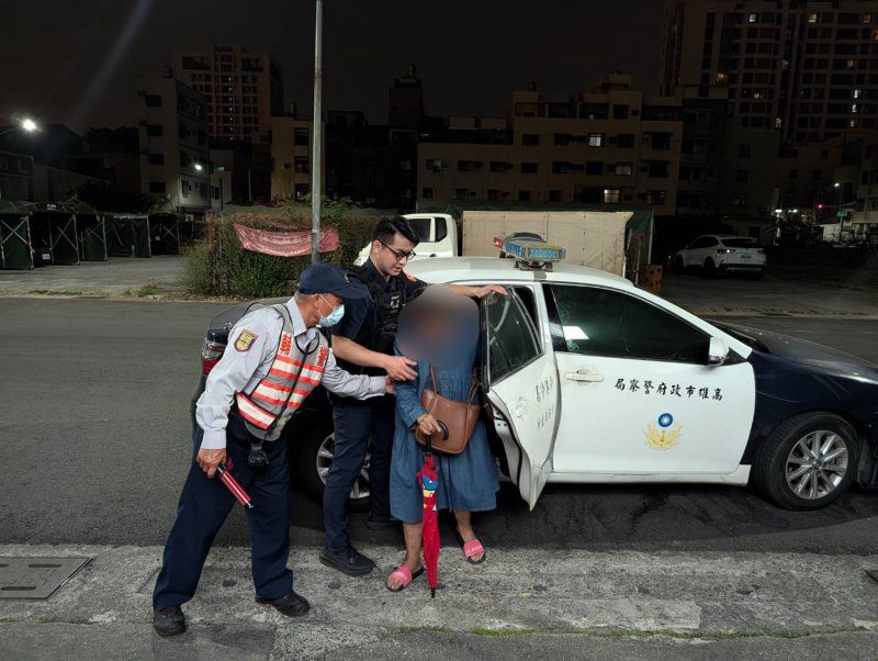 港灣新聞網／凌晨霧中迷途1.5公里！高雄婦人街頭徘徊　警暖心護送平安返家