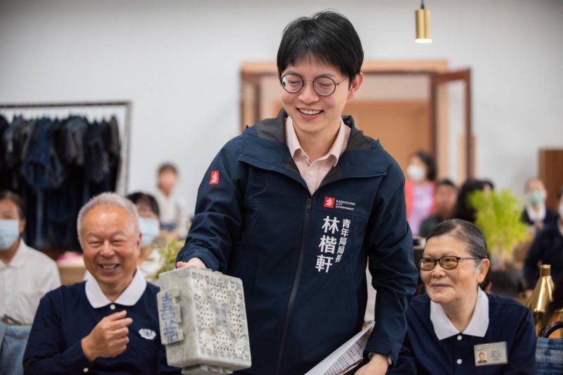 港灣新聞網／青年走進慈濟環保站！林楷軒推循環經濟　從做中學落實減碳行動