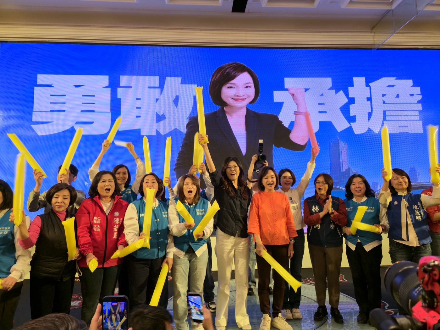 鄭麗文南下高雄黨部團拜　力挺柯志恩喊「有志一同翻轉高雄」