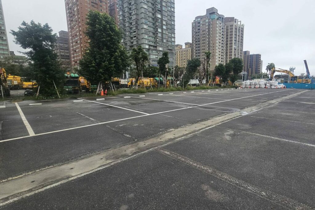 解決淡水停車難題！新北交通局優化油車口空間     4/1 起大型車、私家車位同步增量