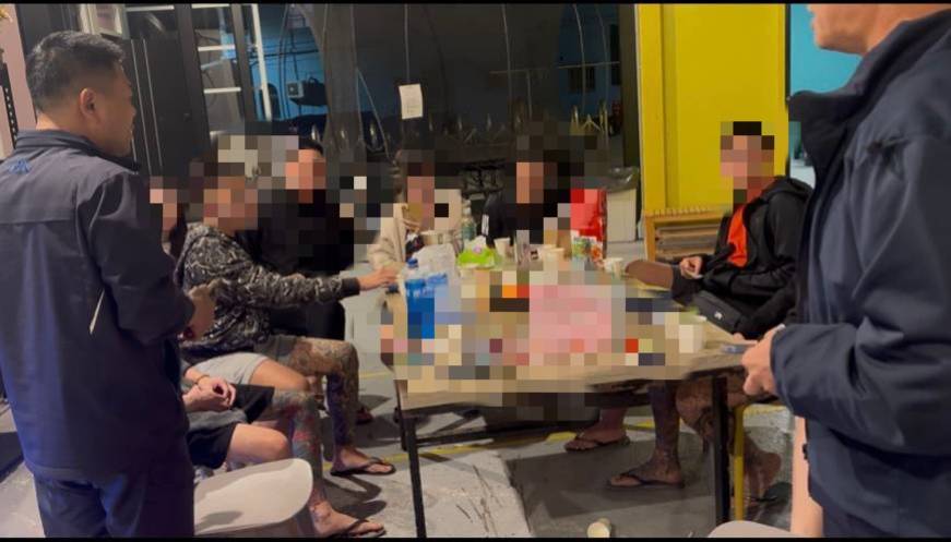 東港警強力掃毒　查獲民宿毒趴
