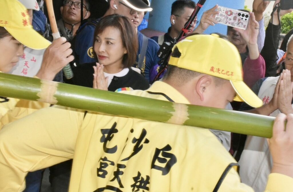 有「粉紅超跑」之稱的苗栗白沙屯拱天宮媽祖　今15日來到旗山繞境