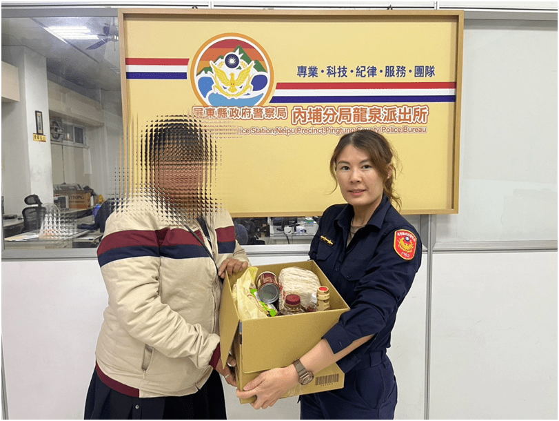 暖心內埔警轉贈愛心物資給轄內弱勢家庭暨內埔警訊
